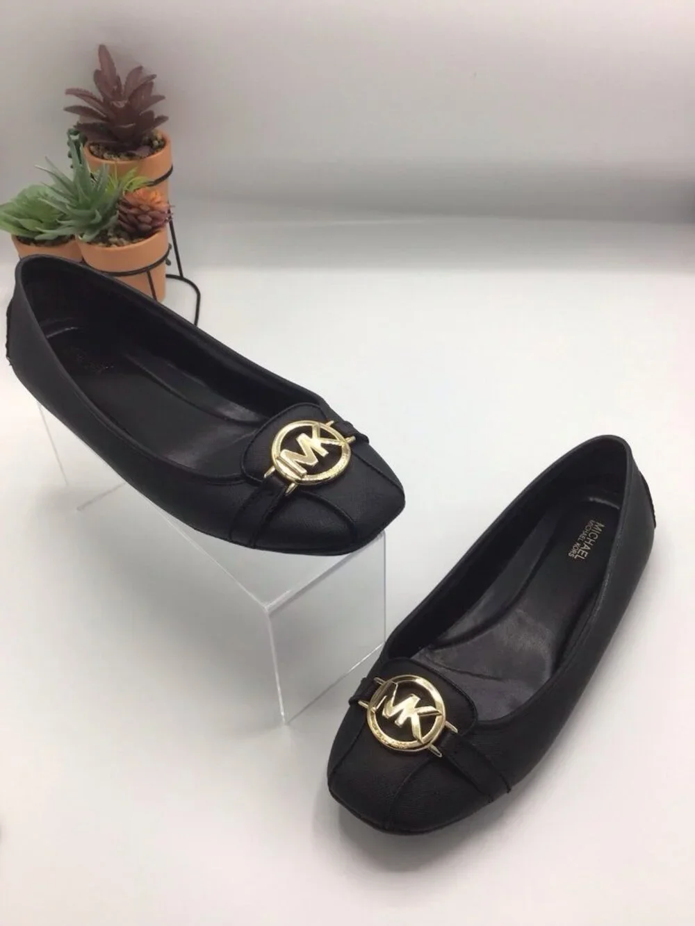Michael Kors Women’s Black Leather Logo Gold Medallion Slip On Round Toe Flat 10